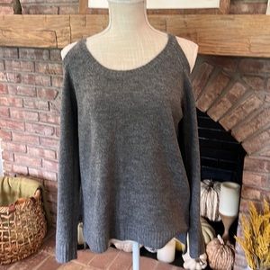 Like New! Awesome condition sweater
